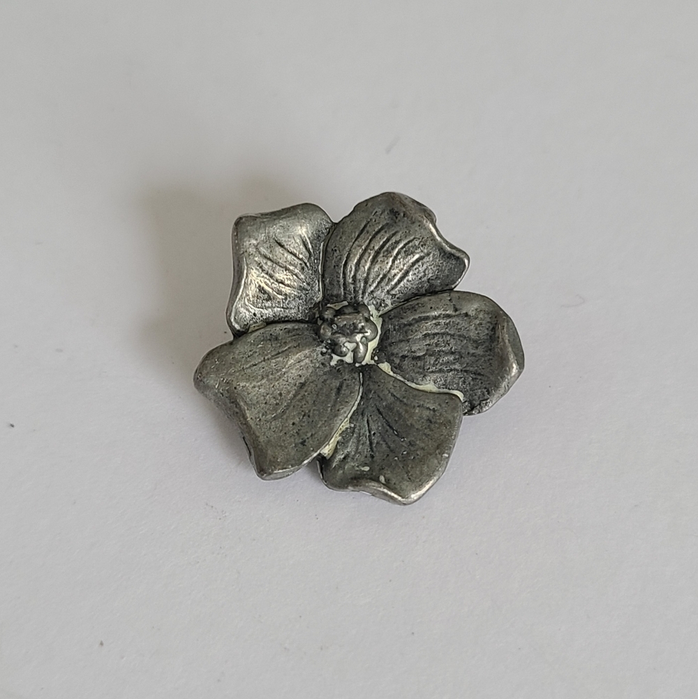 Vintage Pewter Carved Matte Grey Silver Tone Dogwood Flower Floral Brooch